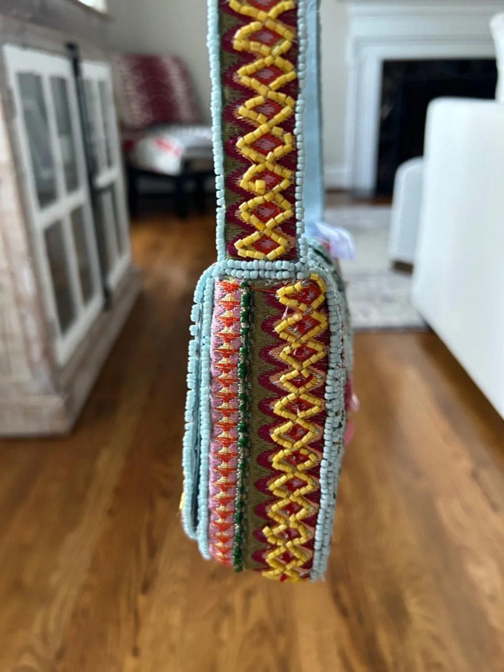 Viral! Beaded hibiscus bag - Picture 4 of 7